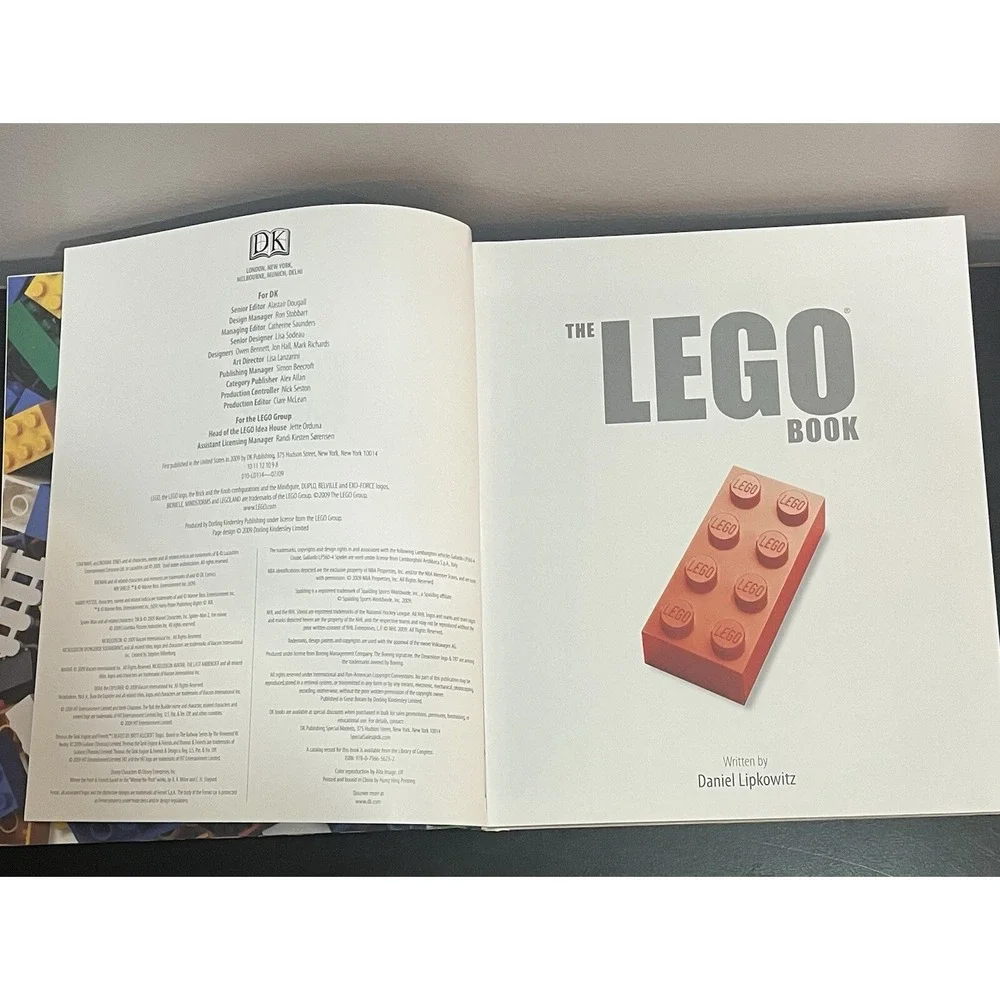 LEGO Book by Daniel Lipkowitz and Dorling Kindersley Publishing (2009) Hardcover